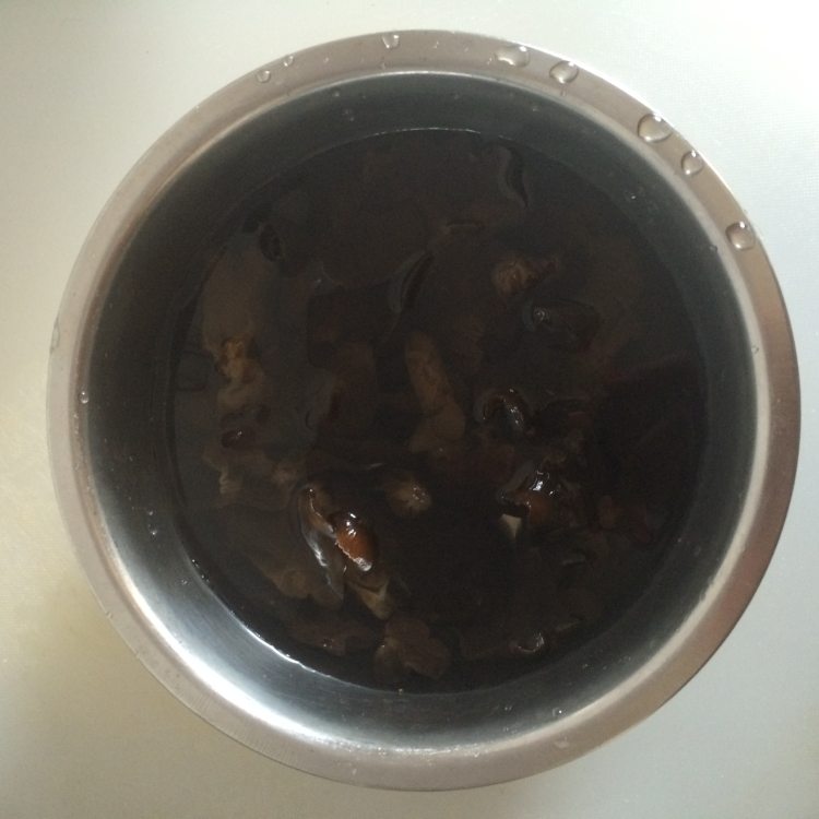 木耳炒西兰花步骤2