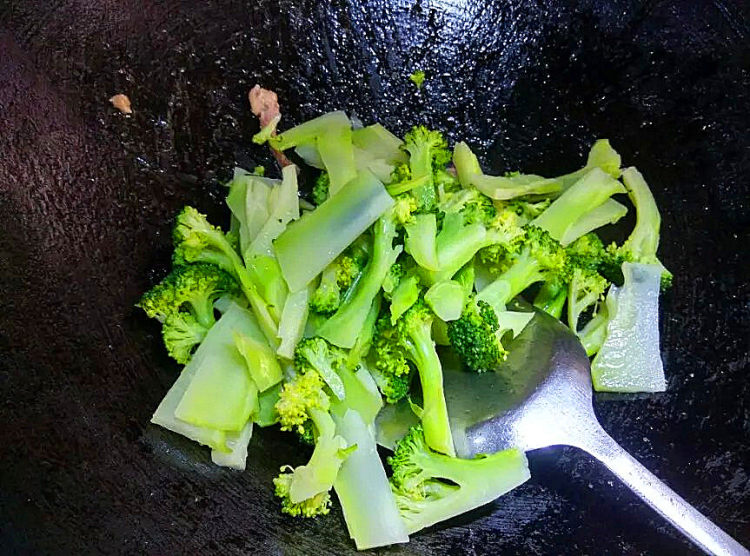 肉炒西兰花步骤4