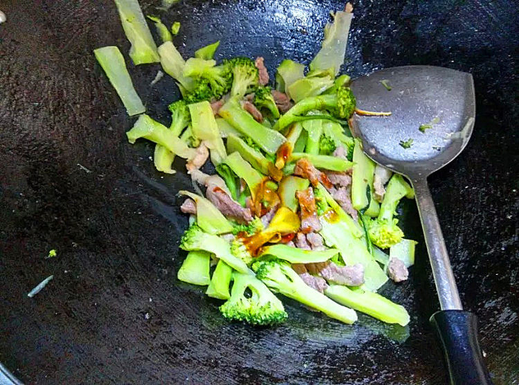 肉炒西兰花步骤6