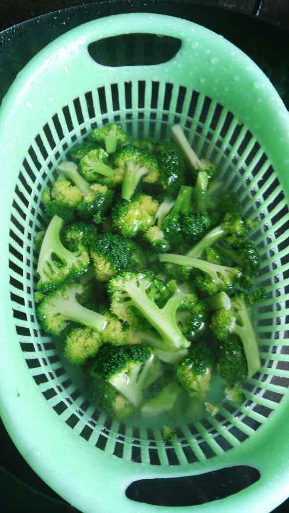 西兰花炒肉丝步骤4
