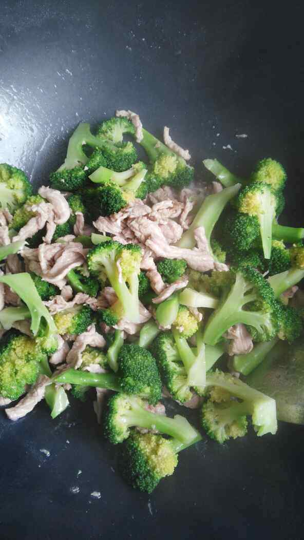 西兰花炒肉丝步骤8