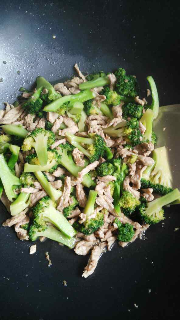 西兰花炒肉丝步骤11