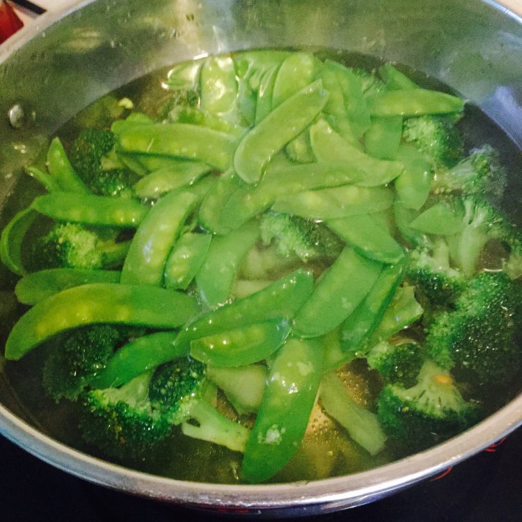 西兰花荷兰豆双拼步骤3