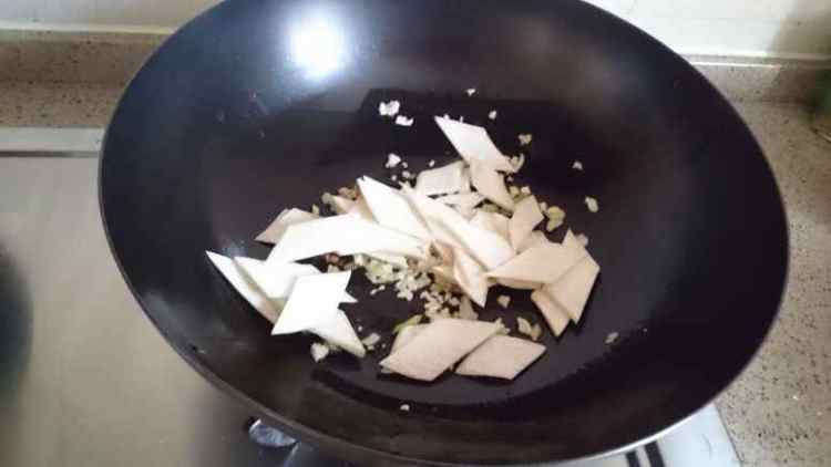 蚝油西兰花炒杏鲍菇步骤5