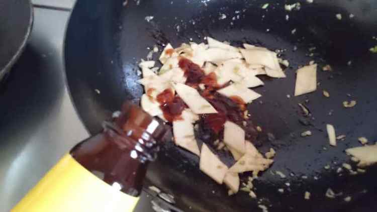 蚝油西兰花炒杏鲍菇步骤6