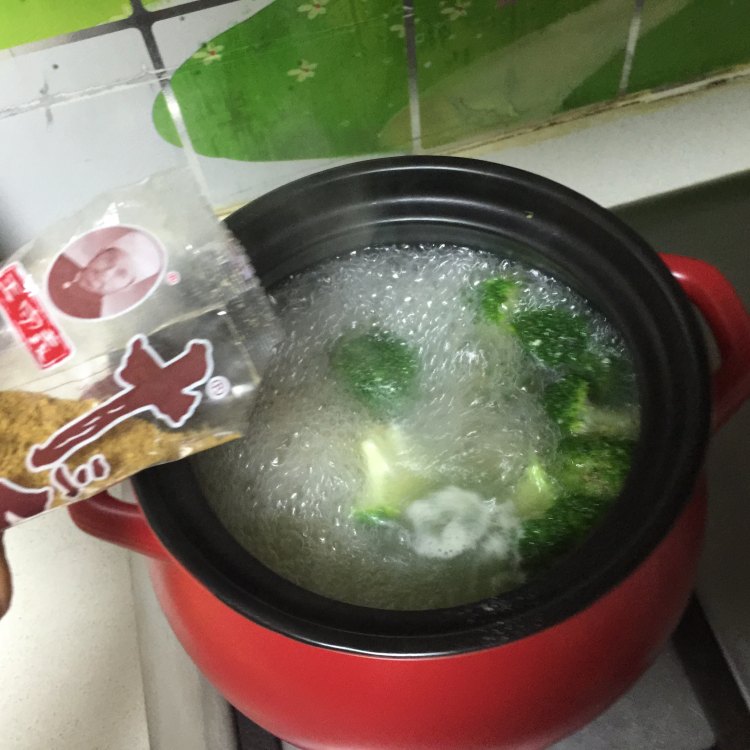 麻辣肠砂锅步骤6