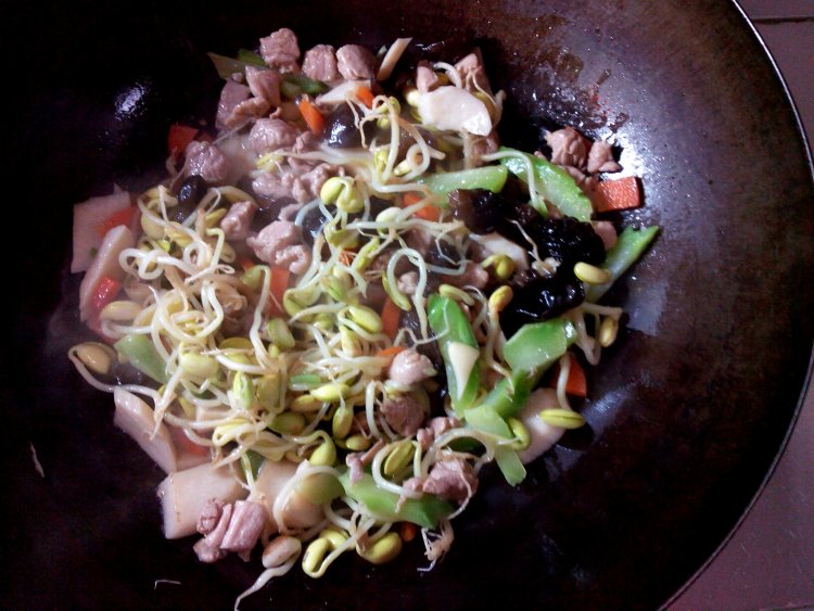 酱炒黄豆芽步骤7