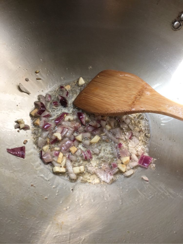 西兰花炒番茄步骤5