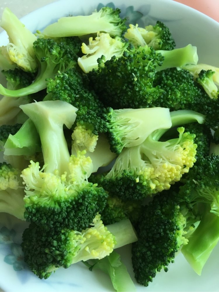 西兰花炒番茄步骤2