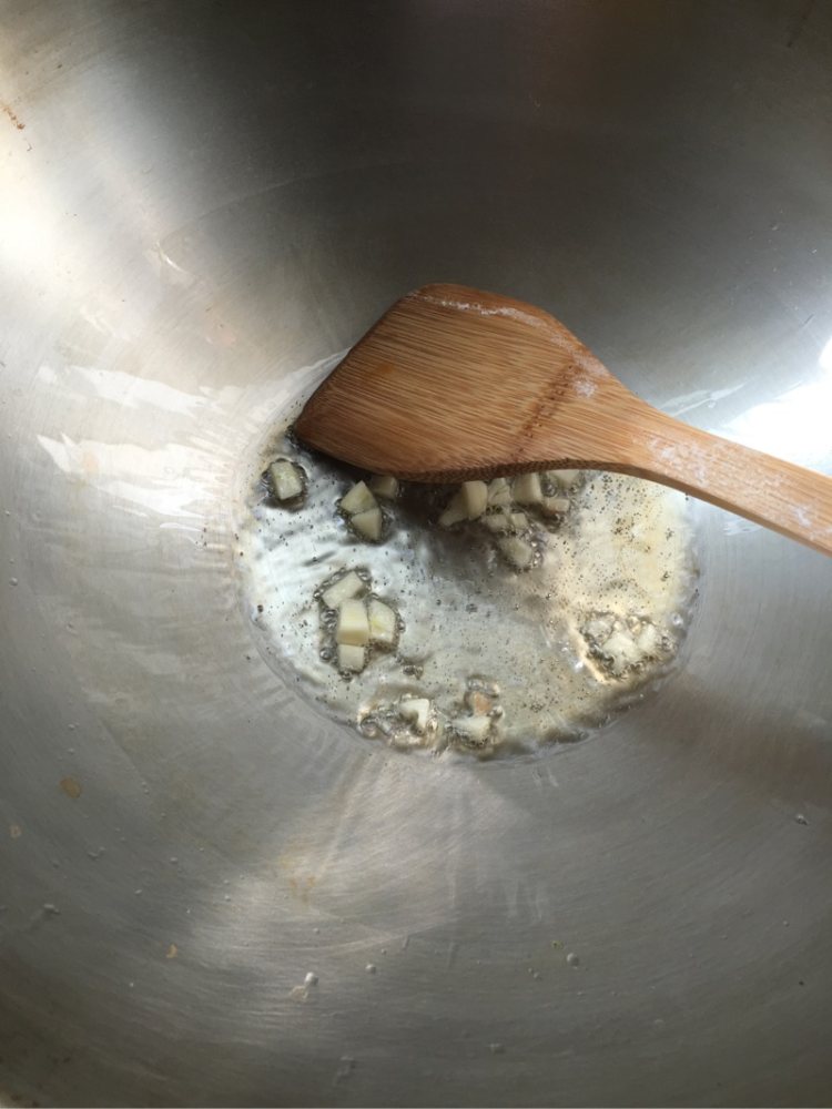 西兰花炒番茄步骤4
