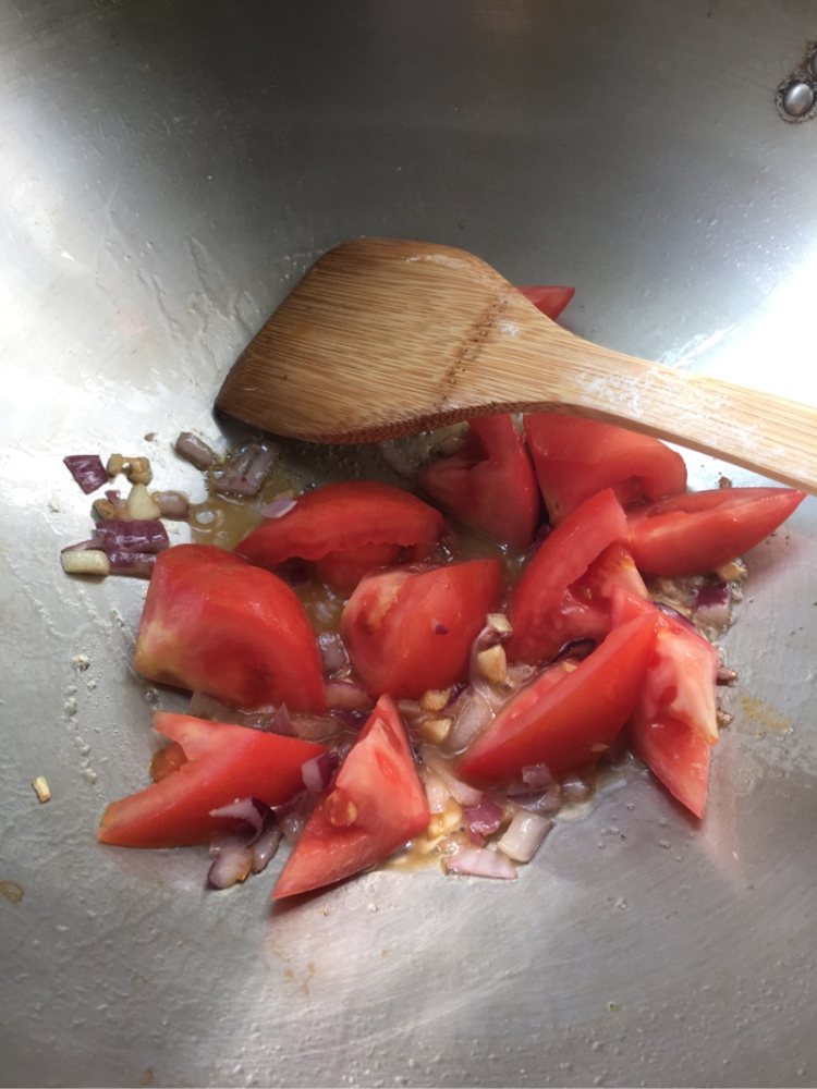 西兰花炒番茄步骤6