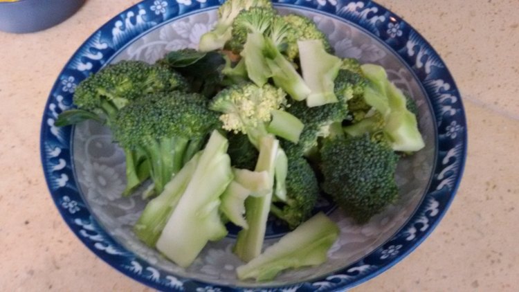 西兰花香炒脆鲩步骤4