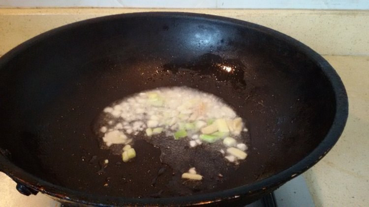 西兰花香炒脆鲩步骤6