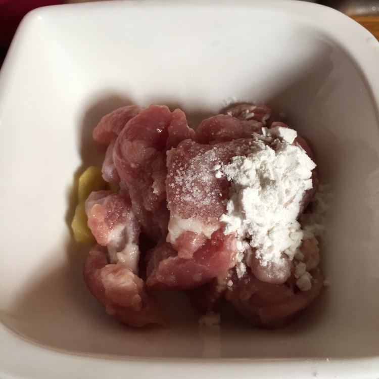 香菇肉片西兰花步骤2