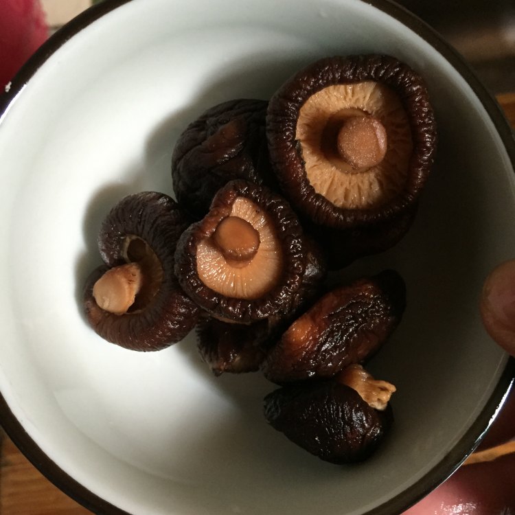 香菇肉片西兰花步骤3