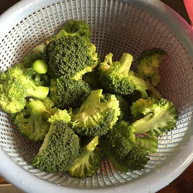 香菇肉片西兰花步骤1