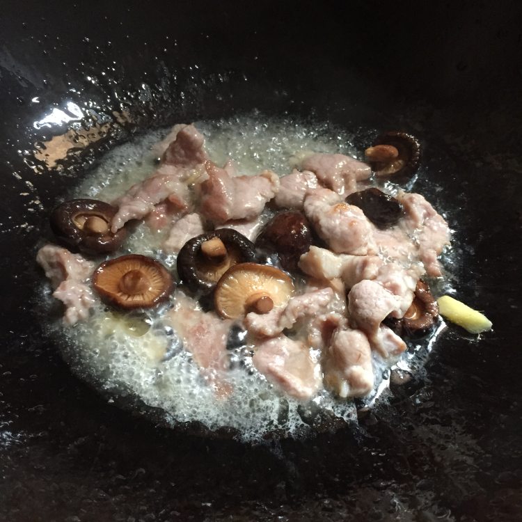 香菇肉片西兰花步骤6