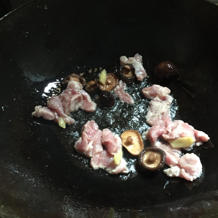 香菇肉片西兰花步骤5