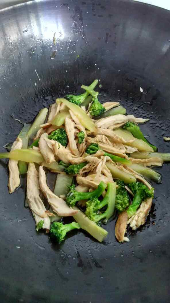 西兰花炒鸡胸肉步骤5
