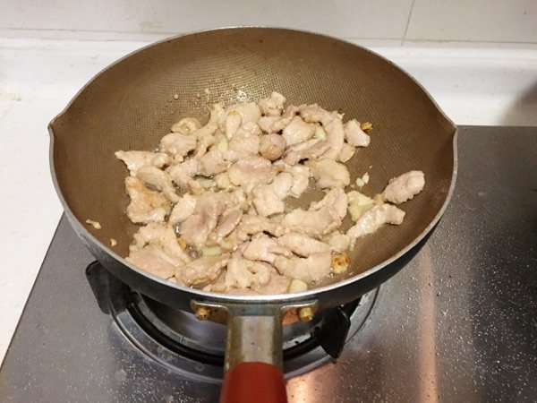 西兰花胡萝卜炒肉片步骤6