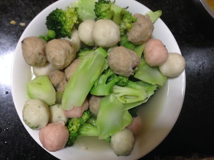 西兰花煮鱼丸步骤10