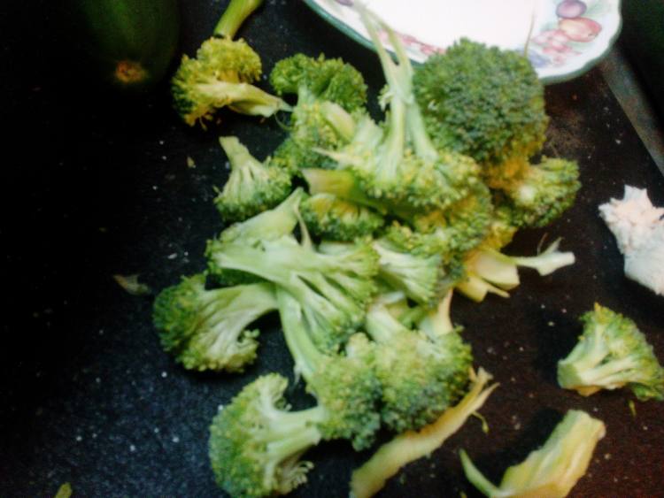 西兰花酱香鸡蛋步骤2