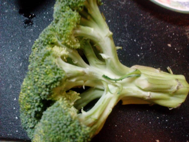 西兰花酱香鸡蛋步骤1