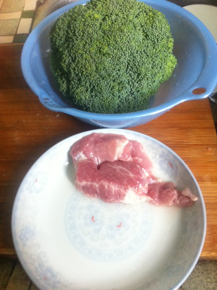 肉片西兰花步骤1