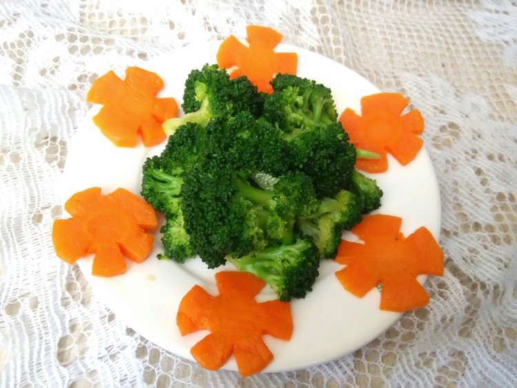 西兰花炒胡萝卜片步骤8