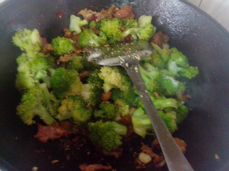 西兰花炒瘦肉步骤10