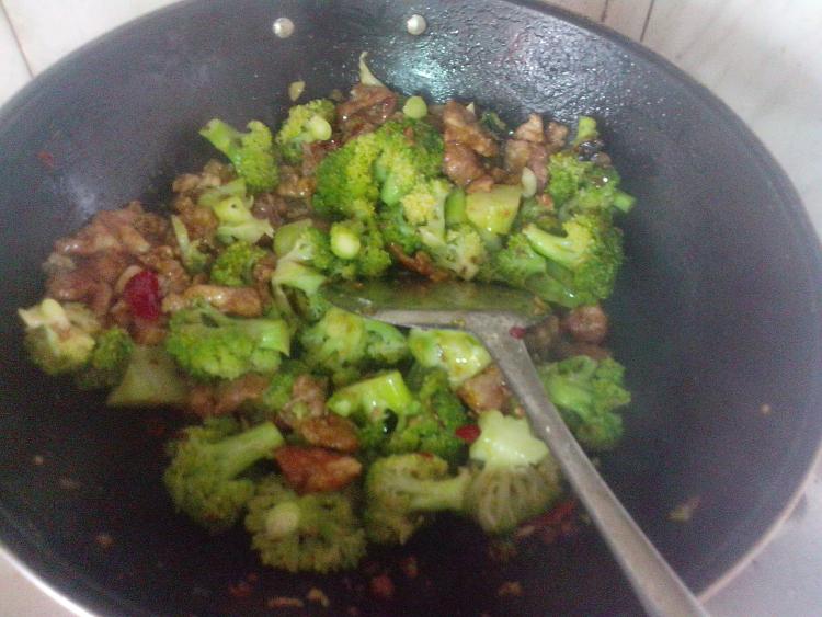 西兰花炒瘦肉步骤11