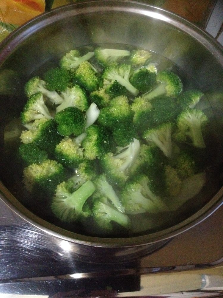 胡萝卜片炒西兰花步骤3