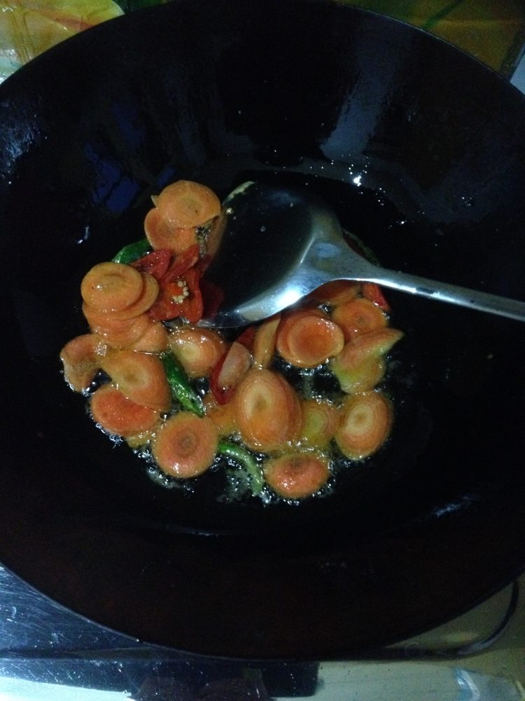 胡萝卜片炒西兰花步骤6