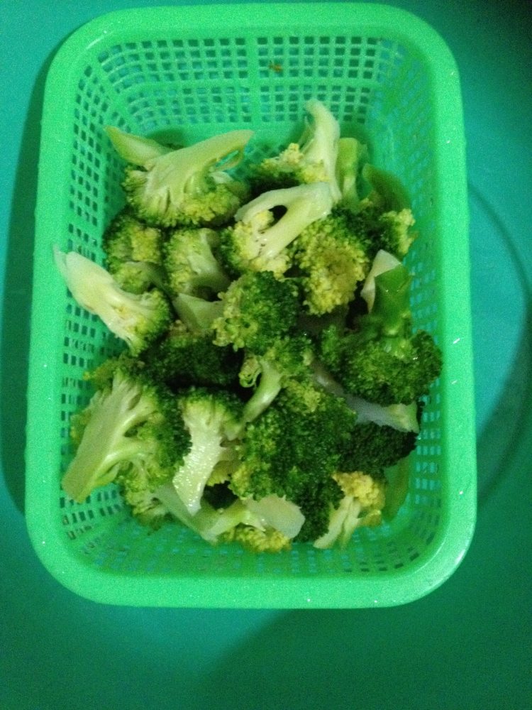 胡萝卜片炒西兰花步骤4