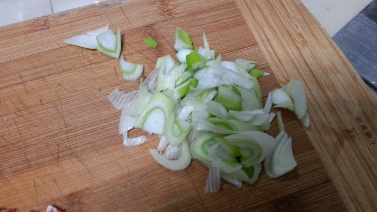 腊肠木耳西兰花炒饭步骤2