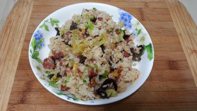 腊肠木耳西兰花炒饭步骤10
