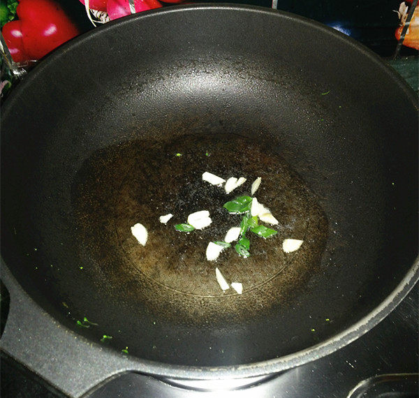 西兰花炒豆腐果步骤4