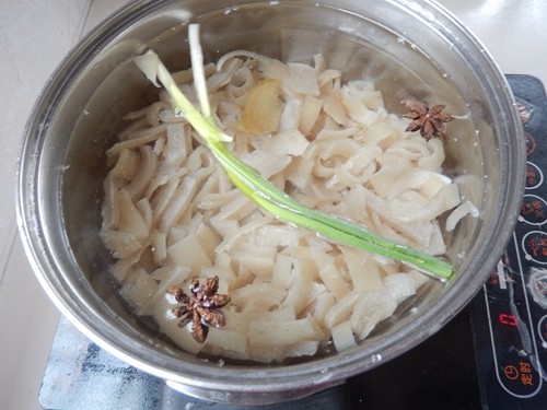 西兰花肉皮冻步骤4