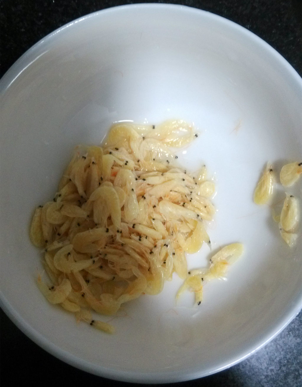 虾皮炒西兰花步骤2