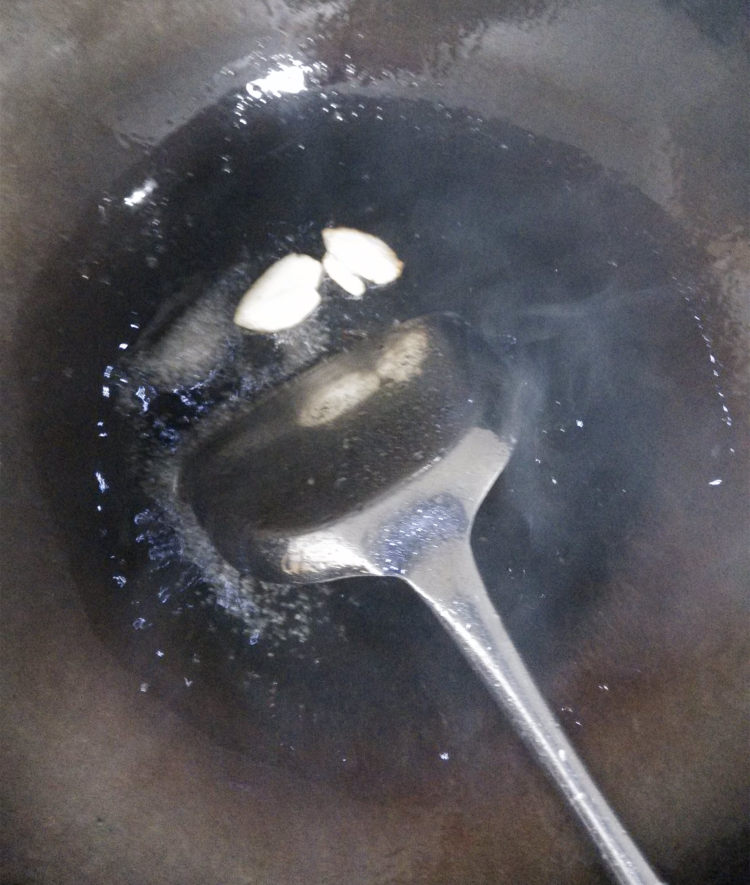 虾皮炒西兰花步骤4