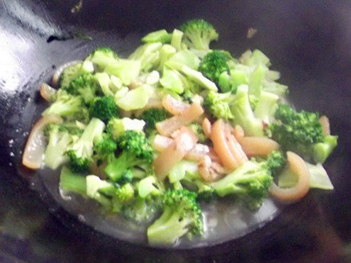 西兰花炒肉皮步骤5