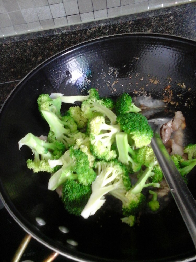 山药西兰花炒肉片步骤6