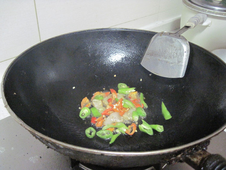 西兰花胡萝卜炒肉步骤4