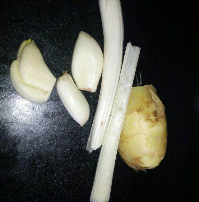 蒜蓉木耳西兰花步骤2