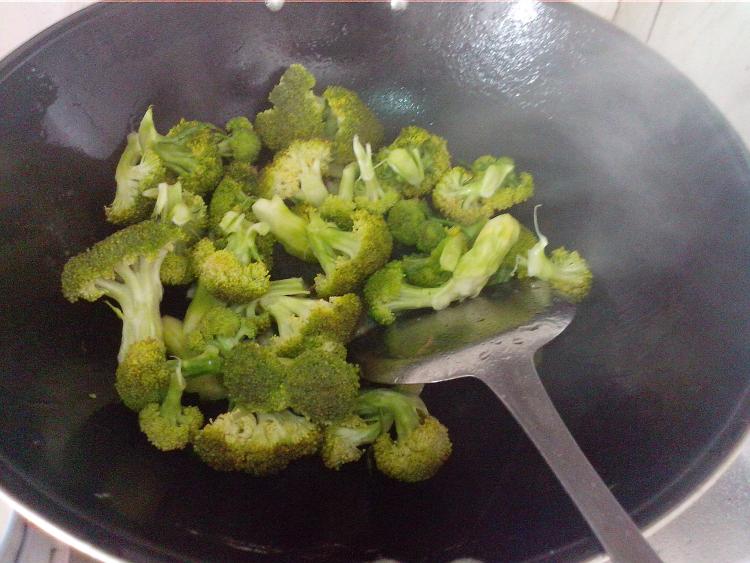 生炒西兰花步骤4