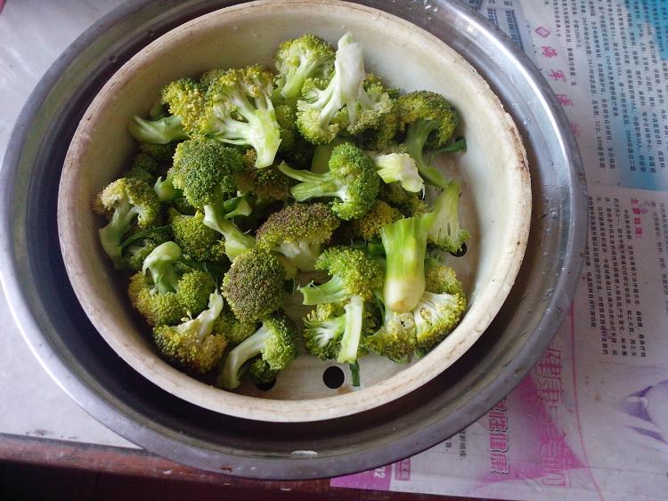 生炒西兰花步骤2