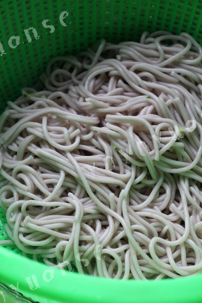 蚝油鸡汁炒面步骤2