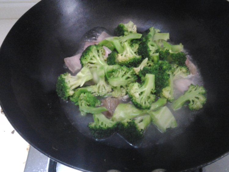 西兰花咸肉片步骤6