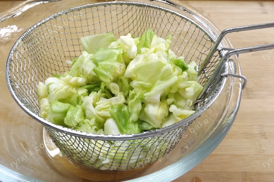 酸甜苹果卷心菜泡菜步骤5