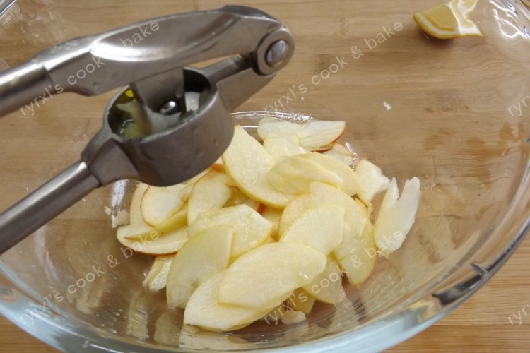 酸甜苹果卷心菜泡菜步骤7